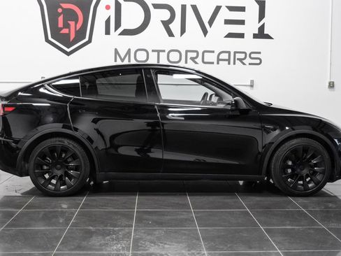 Used 2022 Tesla Model Y Long Range AWD/4WD image 7