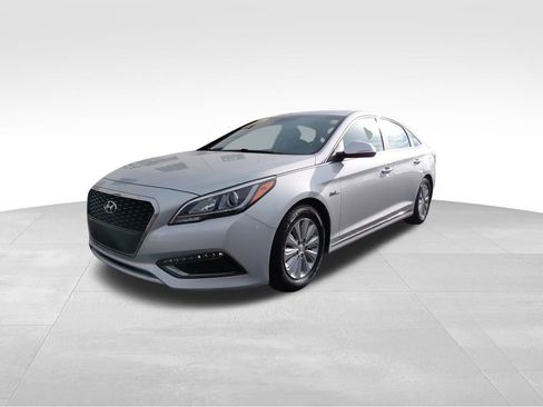 Used 2016 Hyundai Sonata SE image 1