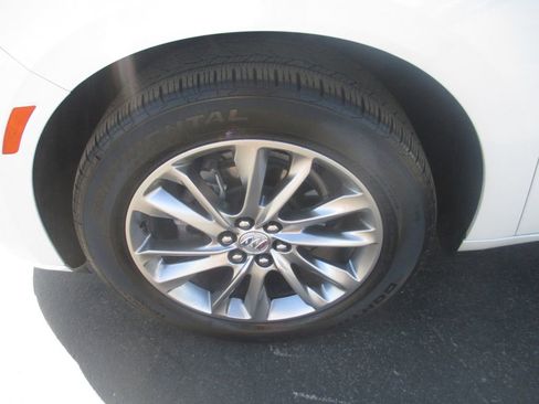 Used 2024 Buick Enclave Avenir FWD image 15
