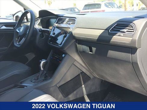 Certified 2022 Volkswagen Tiguan SE w/ Panoramic Sunroof Package FWD image 23