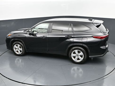 Used 2023 Toyota Highlander L FWD image 29