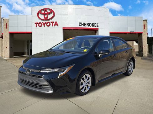 Used 2025 Toyota Corolla LE image 1