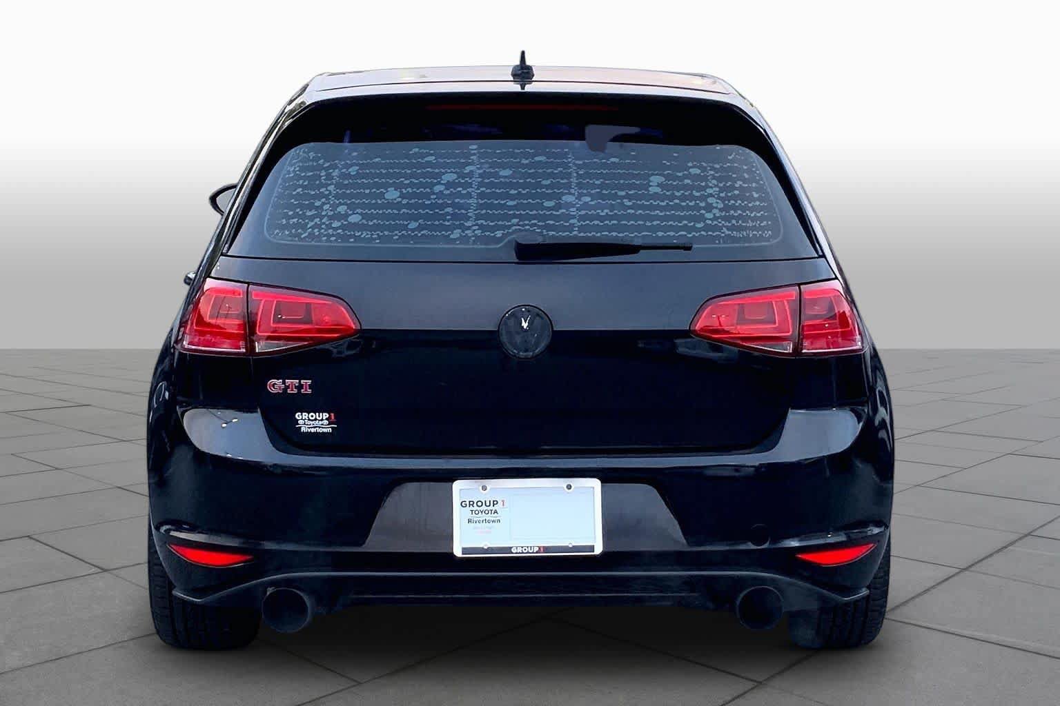 Used 2017 Volkswagen GTI SE FWD image 3