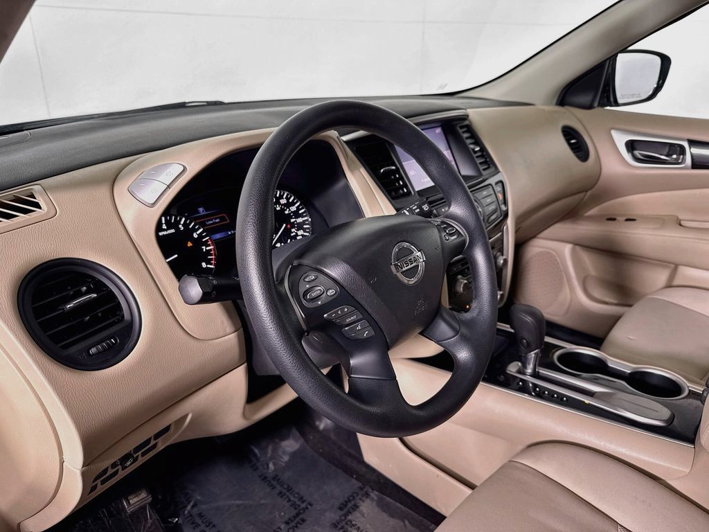 Used 2017 Nissan Pathfinder S FWD image 9