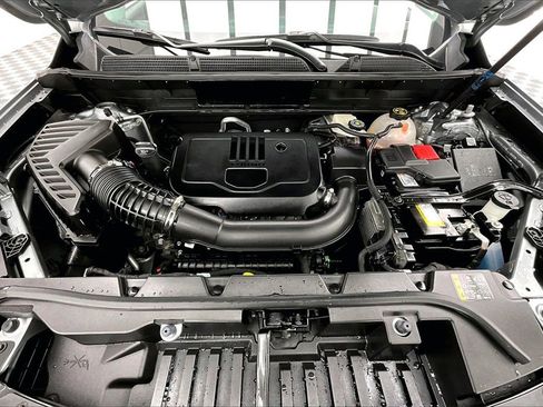 Used 2023 GMC Acadia SLE w/ Driver Convenience Package image 10