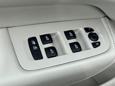 Used 2023 Volvo XC60 T8 Plus image 15