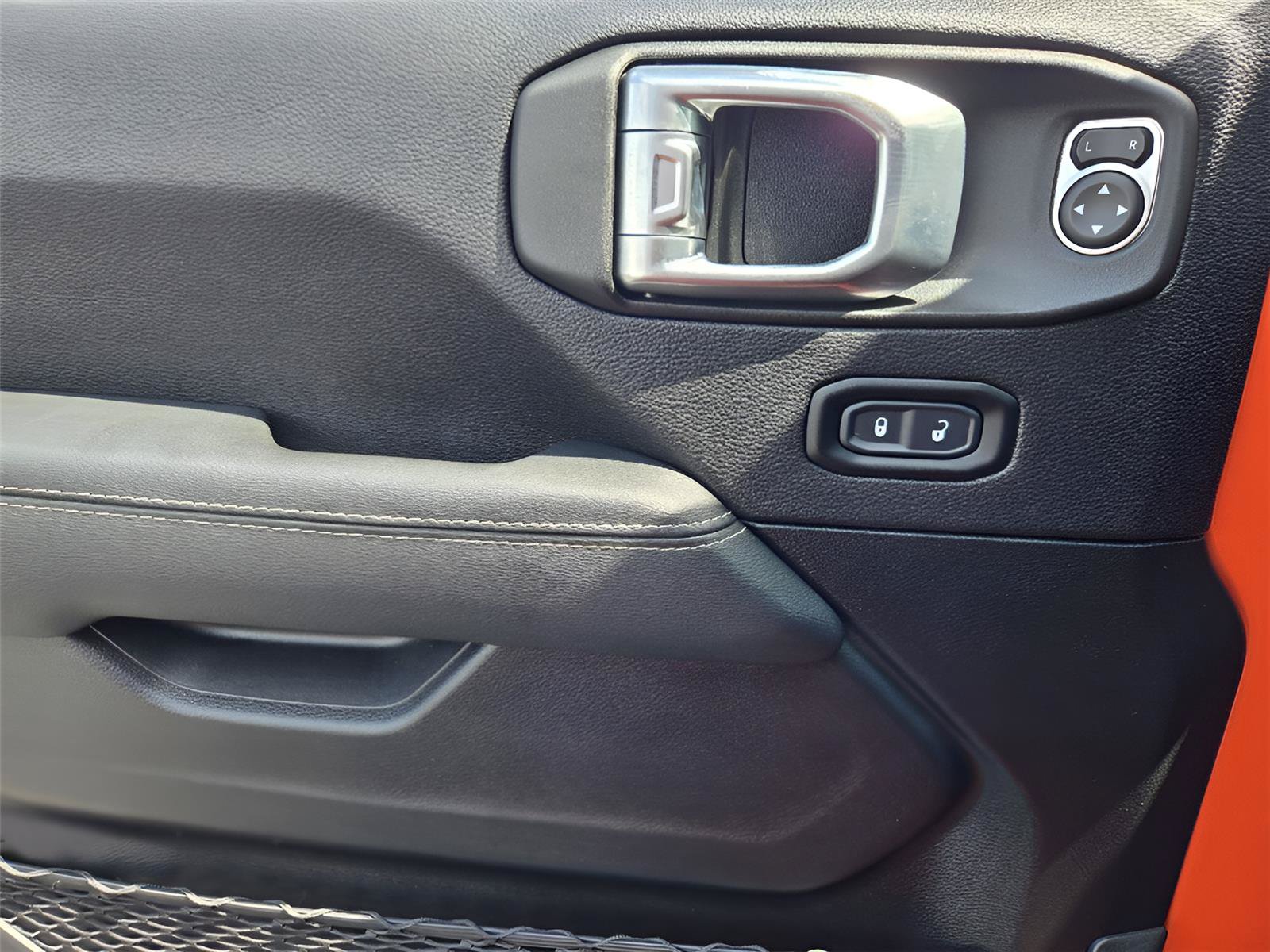 Used 2023 Jeep Wrangler Unlimited Sahara AWD/4WD image 21