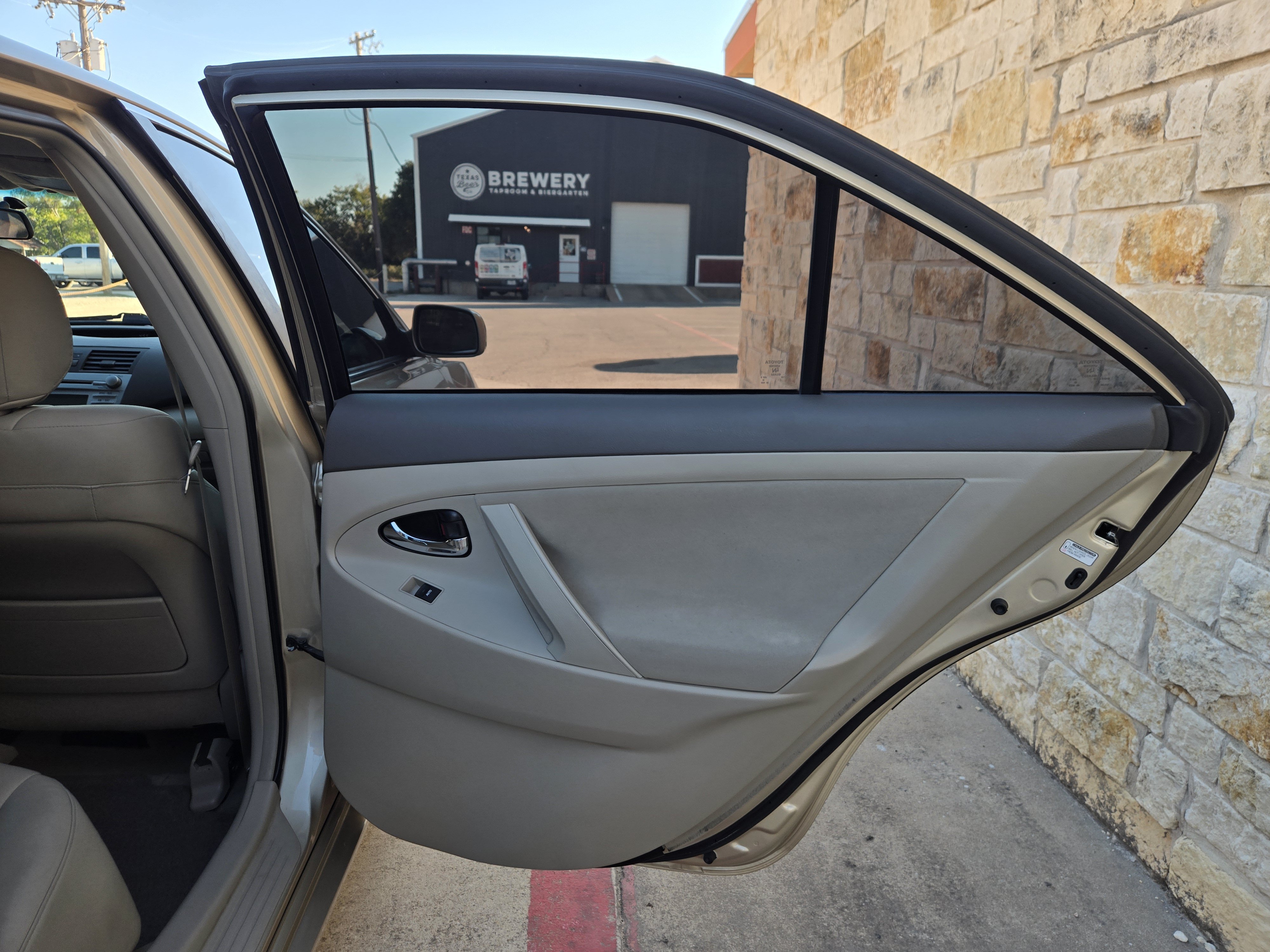 Used 2011 Toyota Camry LE w/ LE Extra-Value Pkg FWD image 10