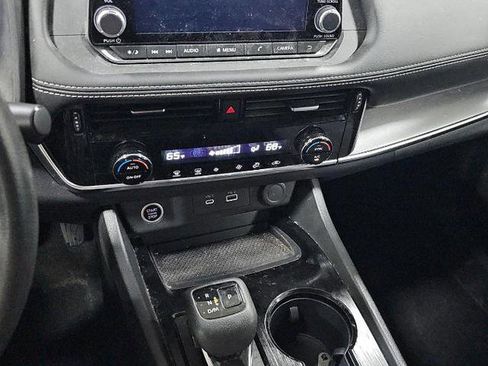 Used 2023 Nissan Rogue SV image 9