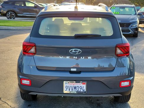 Certified 2025 Hyundai Venue SEL FWD image 4