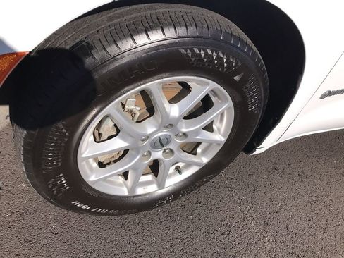 Used 2022 Chrysler Pacifica Touring-L image 10