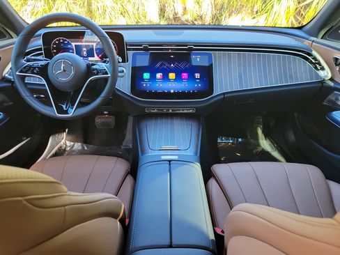 Used 2025 Mercedes-Benz E 450 4MATIC Sedan image 12