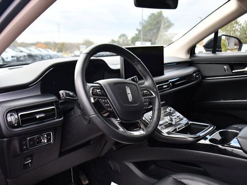 Used 2022 Lincoln Nautilus AWD w/ Premium Package image 11