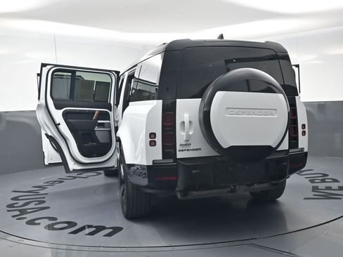 Used 2024 Land Rover Defender 130 X-Dynamic SE image 25