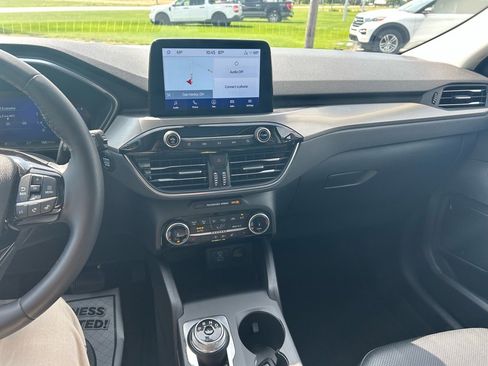 Used 2022 Ford Escape Titanium w/ Class II Trailer Tow Package image 24