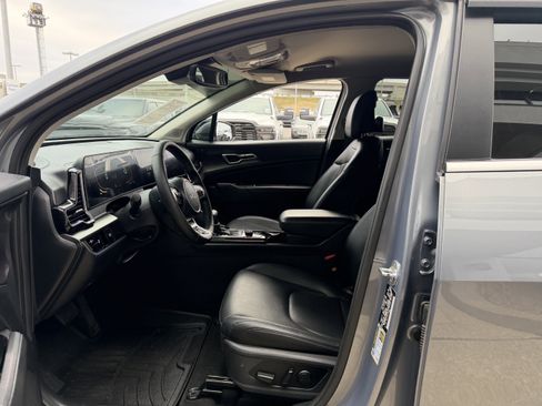 Used 2023 Kia Sportage EX image 28