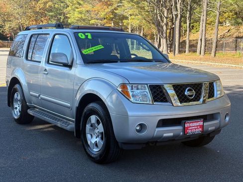 Used 2007 Nissan Pathfinder SE w/ SE Premium Pkg image 3