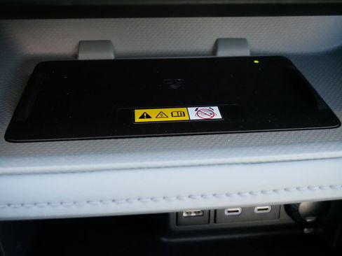 Certified 2024 Toyota Highlander XLE image 29