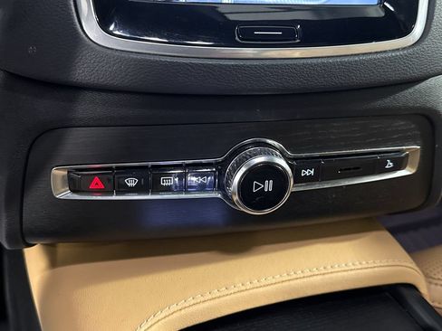 Certified 2023 Volvo XC90 B6 Ultimate w/ Protection Package Premier AWD/4WD image 17
