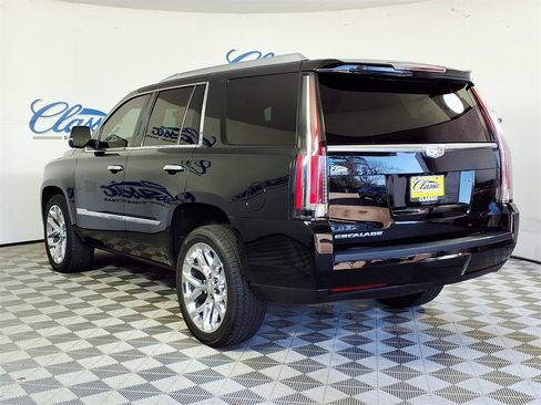 Used 2016 Cadillac Escalade Base image 2