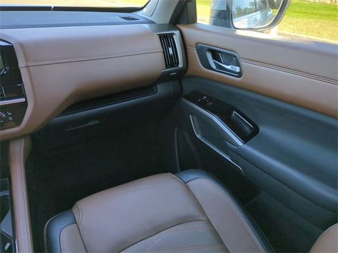 Used 2024 Nissan Pathfinder Platinum w/ Cargo Package image 16