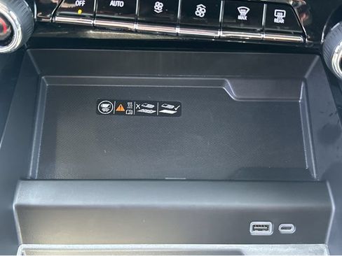 Certified 2025 Chevrolet Tahoe High Country AWD/4WD image 28