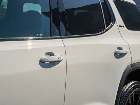 Used 2023 GMC Acadia SLE w/ Driver Convenience Package FWD image 15