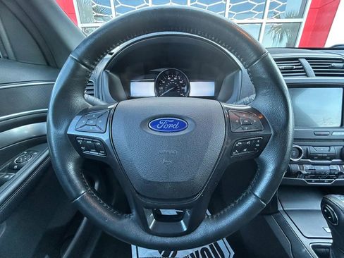 Used 2018 Ford Explorer XLT w/ Equipment Group 202A AWD/4WD image 11