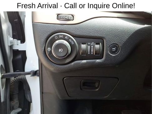 Used 2016 Jeep Cherokee Latitude w/ Comfort/Convenience Group AWD/4WD image 14