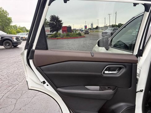 Used 2021 Nissan Rogue SL w/ Premium Package AWD/4WD image 13