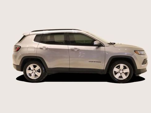 Used 2022 Jeep Compass Latitude w/ Sun and Sound Group FWD image 4