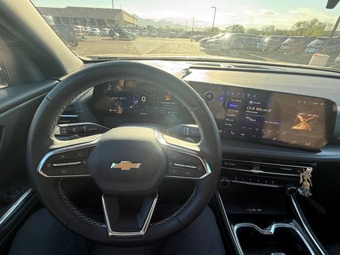 Used 2025 Chevrolet Traverse LT w/ Driver Confidence Package FWD image 22