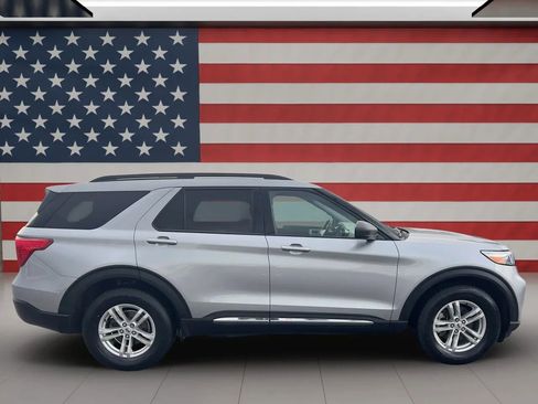 Used 2023 Ford Explorer XLT w/ Equipment Group 202A image 2