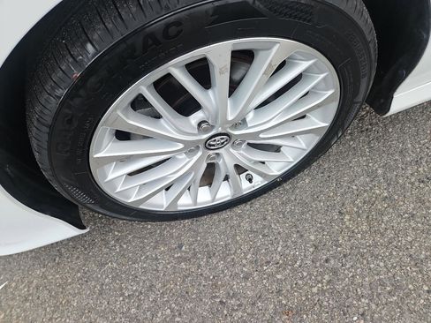 Used 2018 Toyota Camry XLE image 10