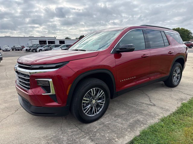Used 2026 Chevrolet Traverse LT FWD image 2