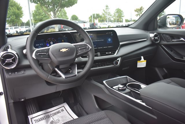 New 2027 Chevrolet Equinox LT w/ Safety and Technology Package FWD image 17