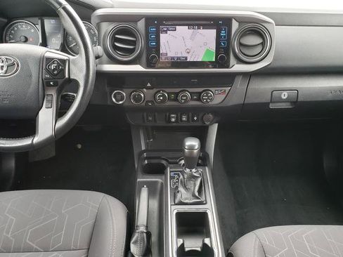 Used 2019 Toyota Tacoma TRD Off-Road AWD/4WD image 15