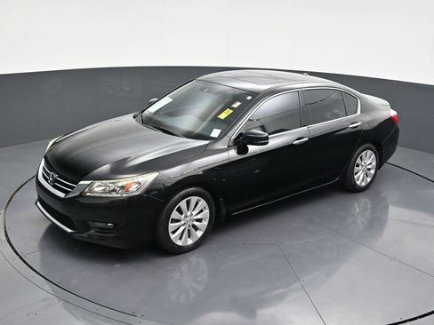 Used 2015 Honda Accord Touring image 16