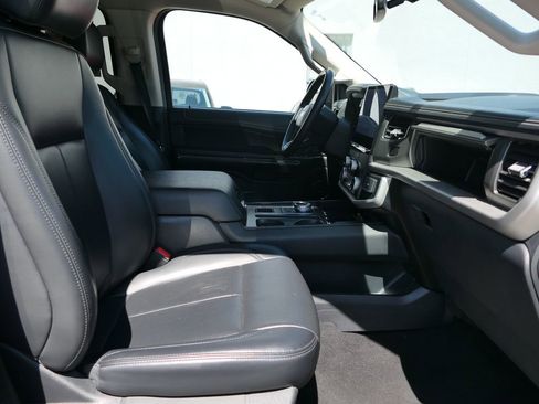 Used 2024 Ford Expedition Max XLT RWD image 27