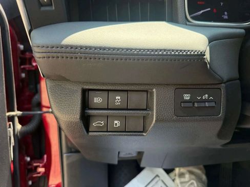 Used 2019 Toyota Avalon XLE image 26