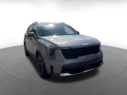 Used 2024 Kia Sorento S image 3
