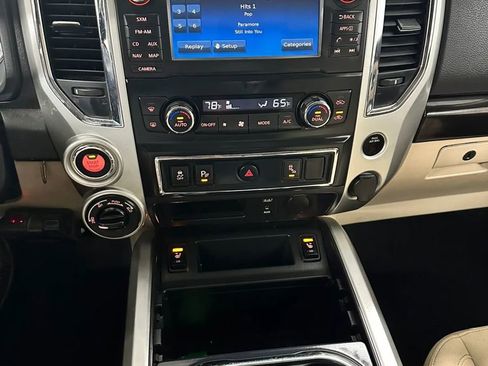 Used 2018 Nissan Titan SV w/ SV Convenience Package AWD/4WD image 23