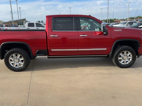 Used 2026 Chevrolet Silverado 2500 High Country w/ High Country Premium Package AWD/4WD image 8