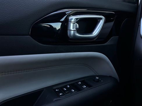 Used 2025 Jeep Compass Limited image 21