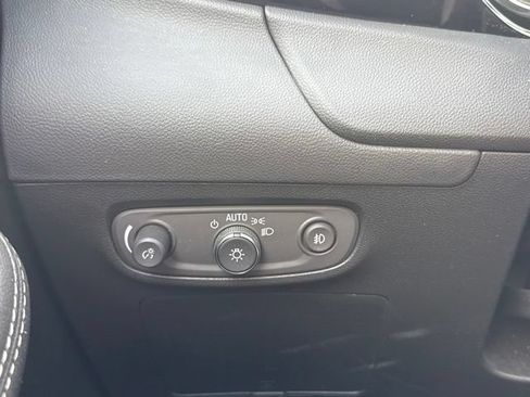 Used 2023 Buick Encore GX Essence w/ Experience Buick Package FWD image 21