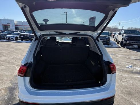 Used 2022 Volkswagen Tiguan SE image 31