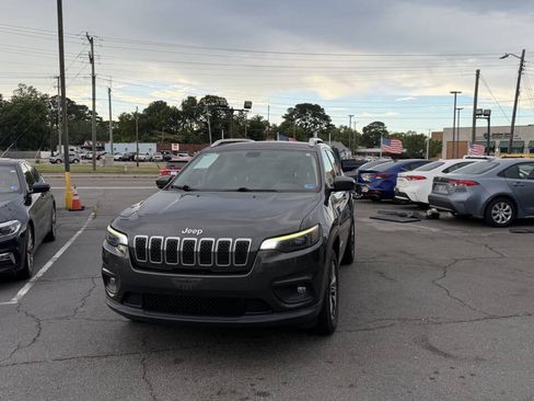 Used 2019 Jeep Cherokee Latitude Plus w/ Cold Weather Group AWD/4WD image 1