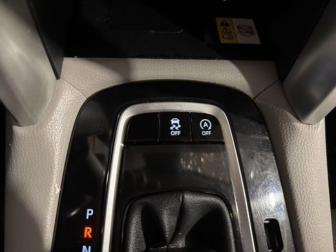 Used 2023 Toyota Corolla Cross LE image 32