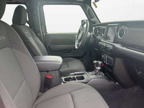 Used 2023 Jeep Wrangler Unlimited Sahara w/ Cold Weather Group AWD/4WD image 15