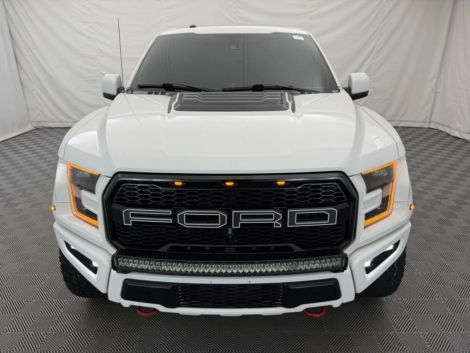 Used 2017 Ford F150 Raptor w/ Equipment Group 802A Luxury AWD/4WD image 3